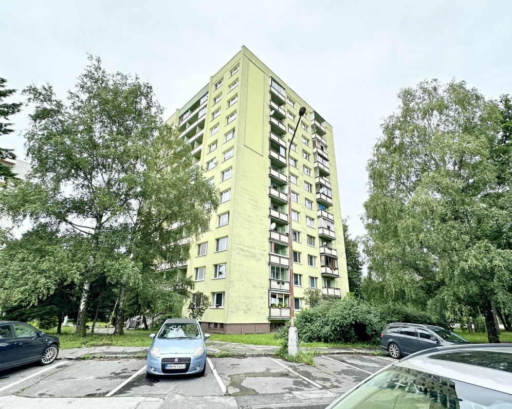 Veľký 3-izbový byt v Radvani, 74 m2